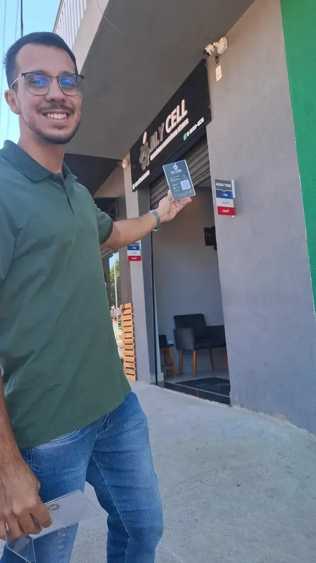 Cliente M.Y Cell na loja